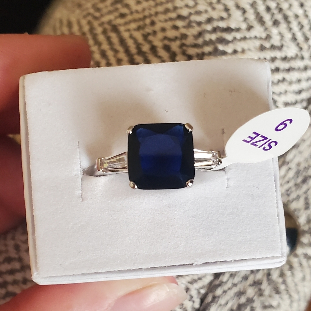 BP Modern with A Twist ring